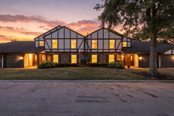 2158 LANCASTER CIR 101C