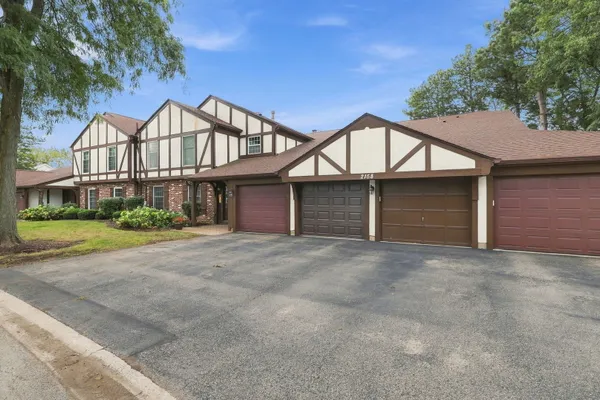 2158 LANCASTER CIR 101C