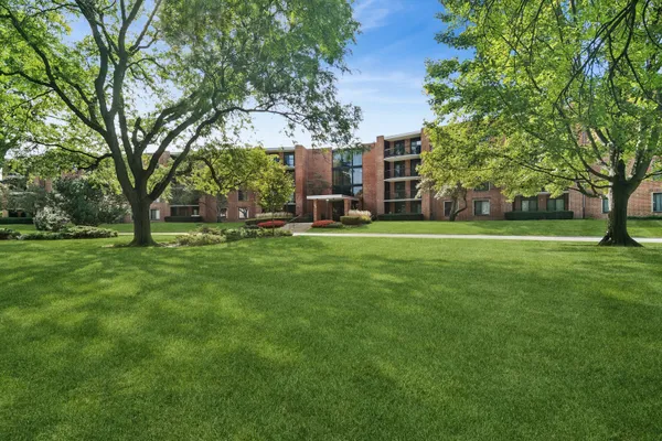 1605 E CENTRAL RD 213-B