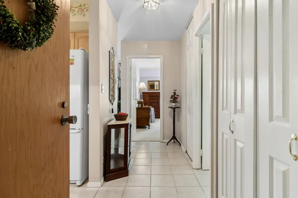 1605 E CENTRAL RD 213-B