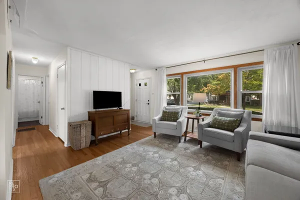 69 E MEDILL AVE