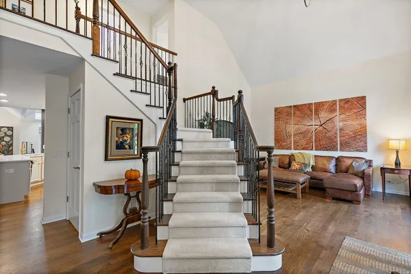 11 LAKERIDGE CT