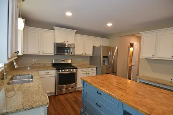3613 DORCHESTER PL