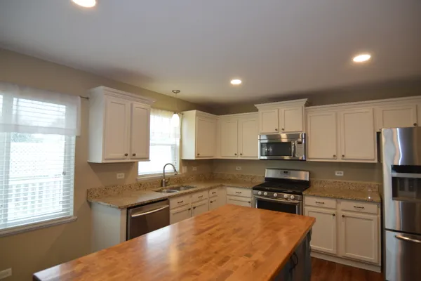 3613 DORCHESTER PL