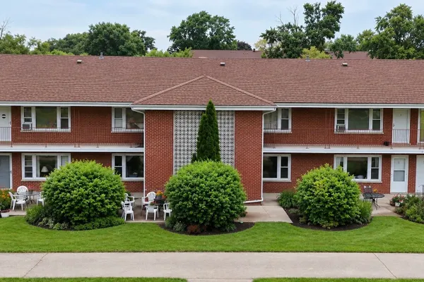 1105 HOLIDAY LN 14