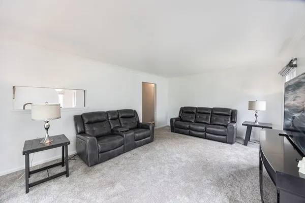 1237 E GREYSTONE DR