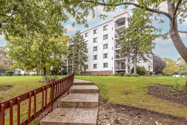 475 PLUM CREEK DR 304