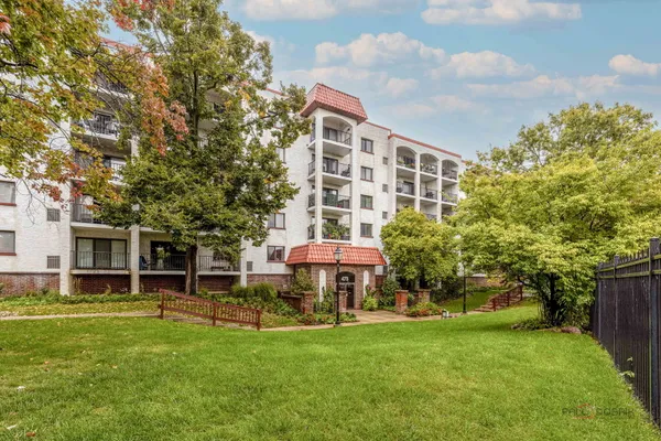 475 PLUM CREEK DR 304