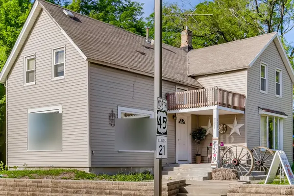 231 N MILWAUKEE AVE