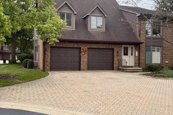 44 QUEENS CT 44