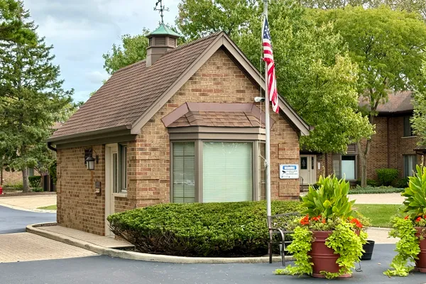 44 QUEENS CT 44