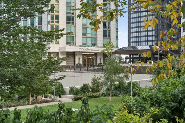 195 N HARBOR DR 2408