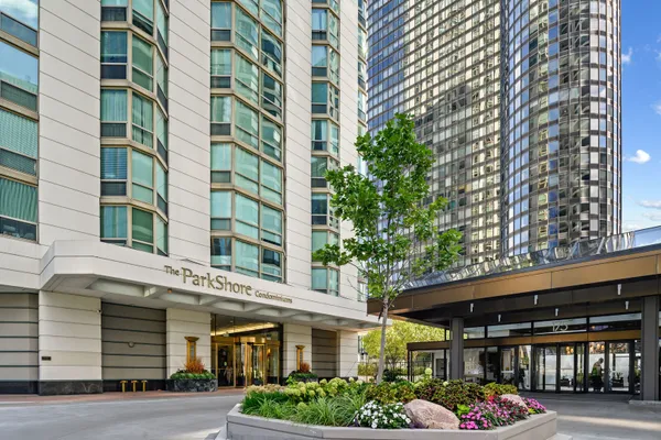 195 N HARBOR DR 2408