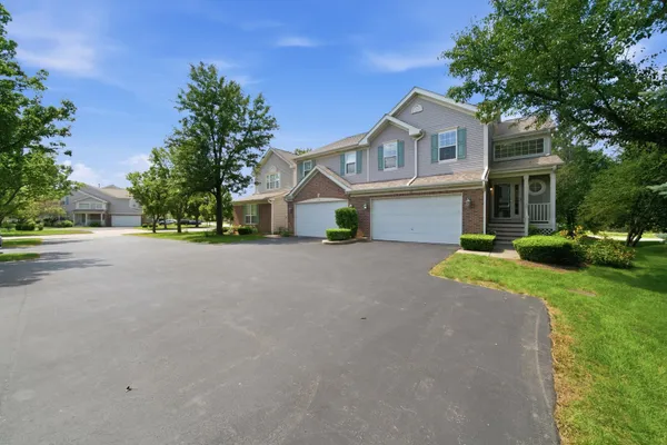 24 STONEGATE LN