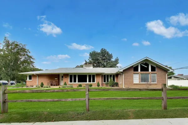 5801 N LANSING AVE