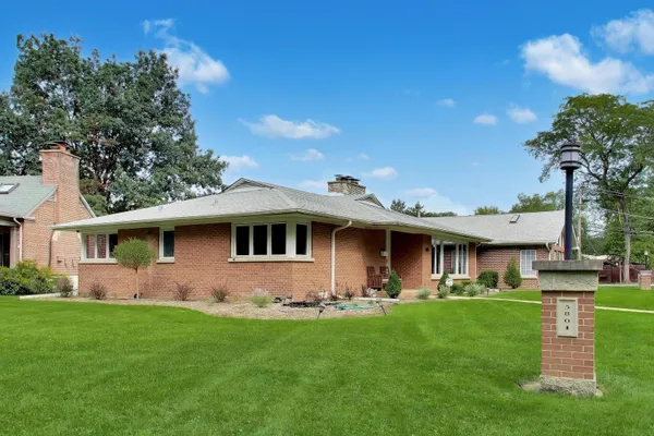5801 N LANSING AVE