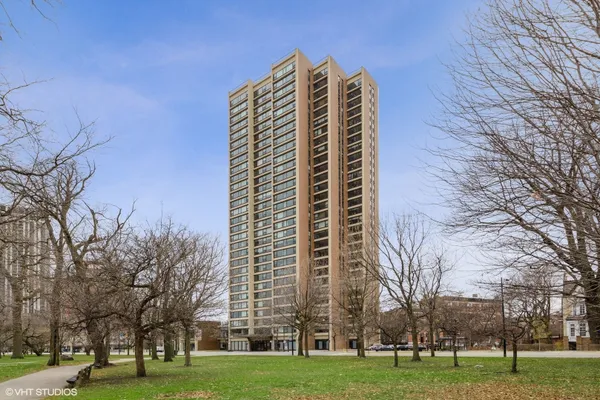 1850 N CLARK ST 2104