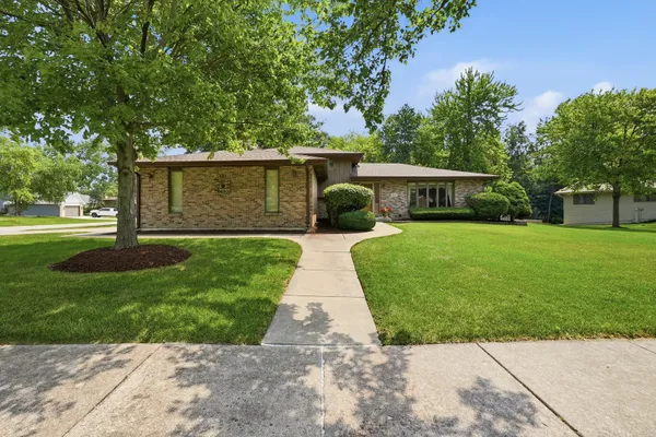 800 RAVINIA DR