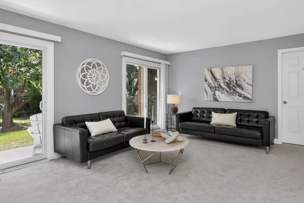 363 PEMBROKE LN 1