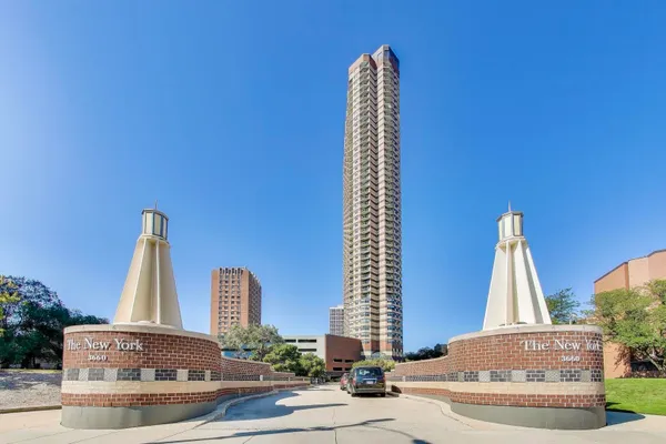 3660 N LAKE SHORE DR 3307
