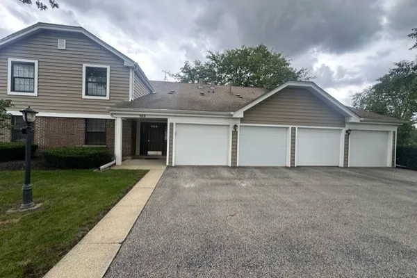109 SUSSEX CIR C1