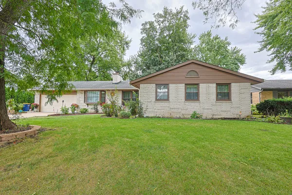 1431 MAPLE LN