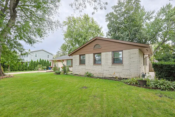 1431 MAPLE LN