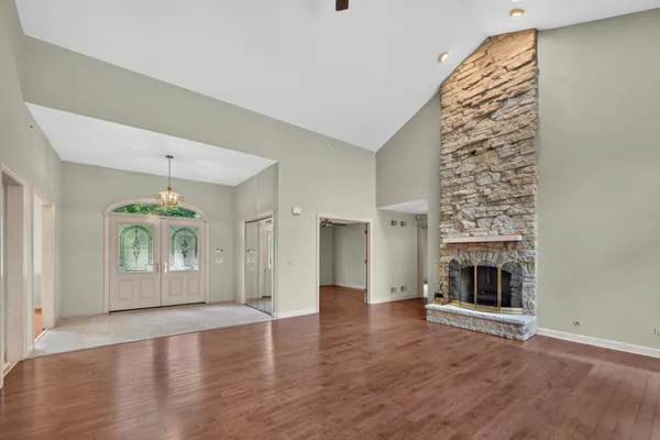 4638 TWIN LAKES LN