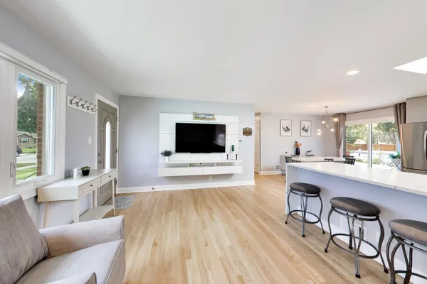 16 AUDREY LN