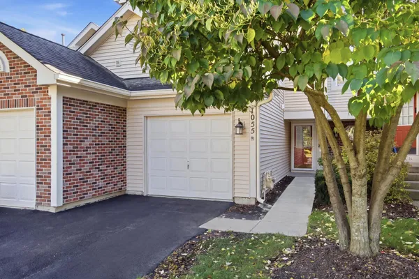 1055 WOODHILL CT