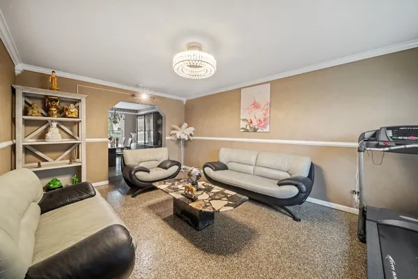 384 POLO CLUB DR