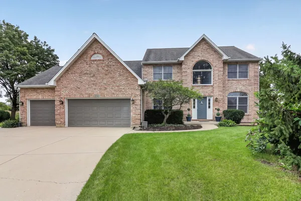 2121 BURNHAM CT