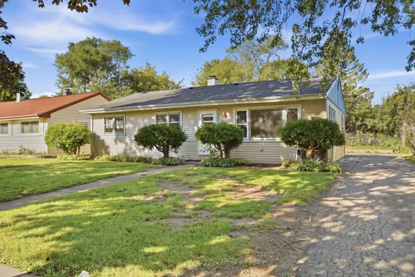 2132 LINDEN AVE