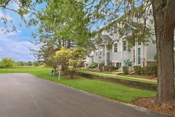 2595 N AUGUSTA DR