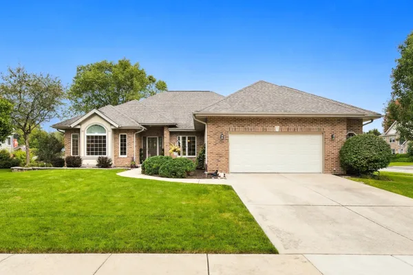 781 ARROWHEAD DR