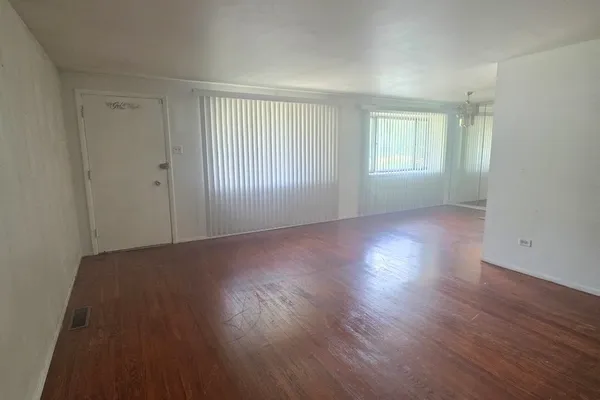821 E 10TH PL