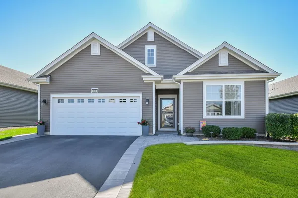 999 CRESTVIEW LN