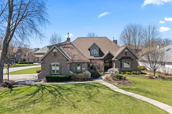 208 SAWGRASS DR