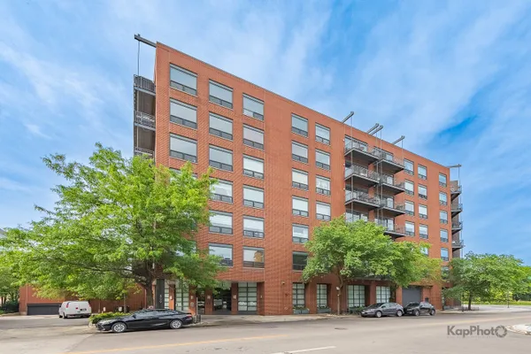 859 W ERIE ST 506