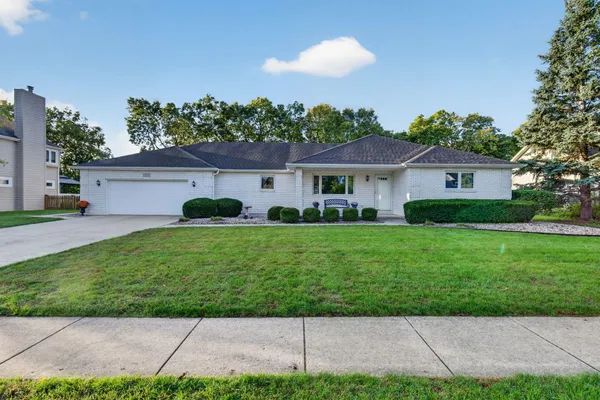 25053 W MCMILLIN DR