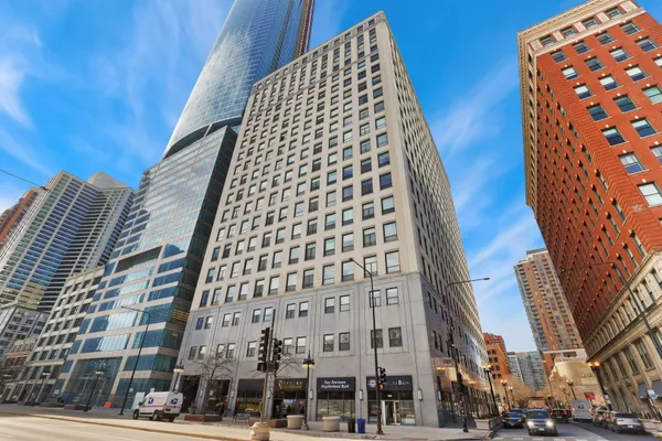 910 S MICHIGAN AVE 304