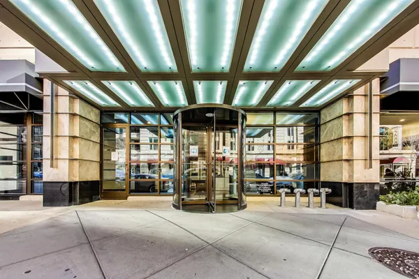 30 E HURON ST 4008