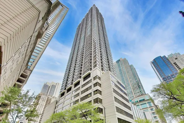 30 E HURON ST 4008