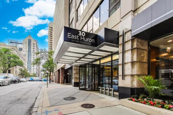 30 E HURON ST 4008