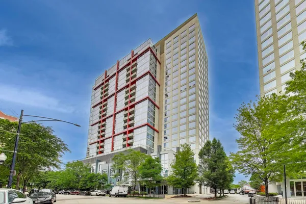 1841 S CALUMET AVE 2105