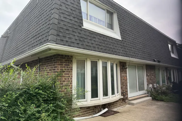 2856 W TOUHY AVE H