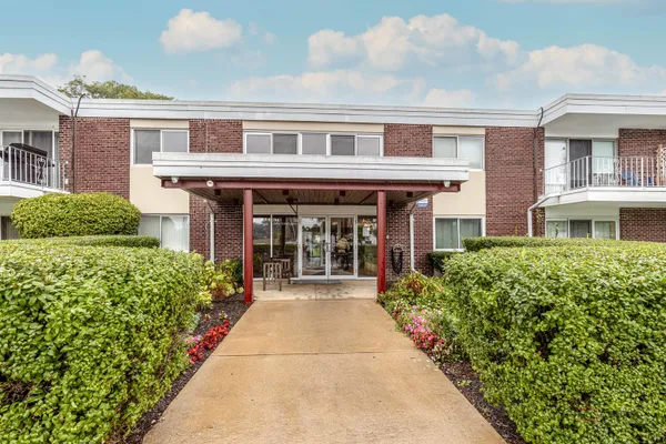100 DEBORAH LN B18