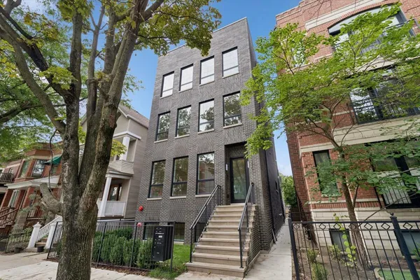 3820 N DAMEN AVE 2