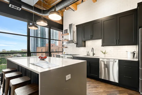 1133 S WABASH AVE 806