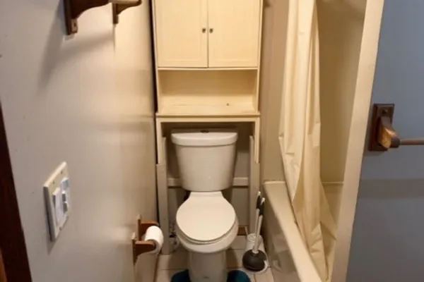 5560 COURT F F